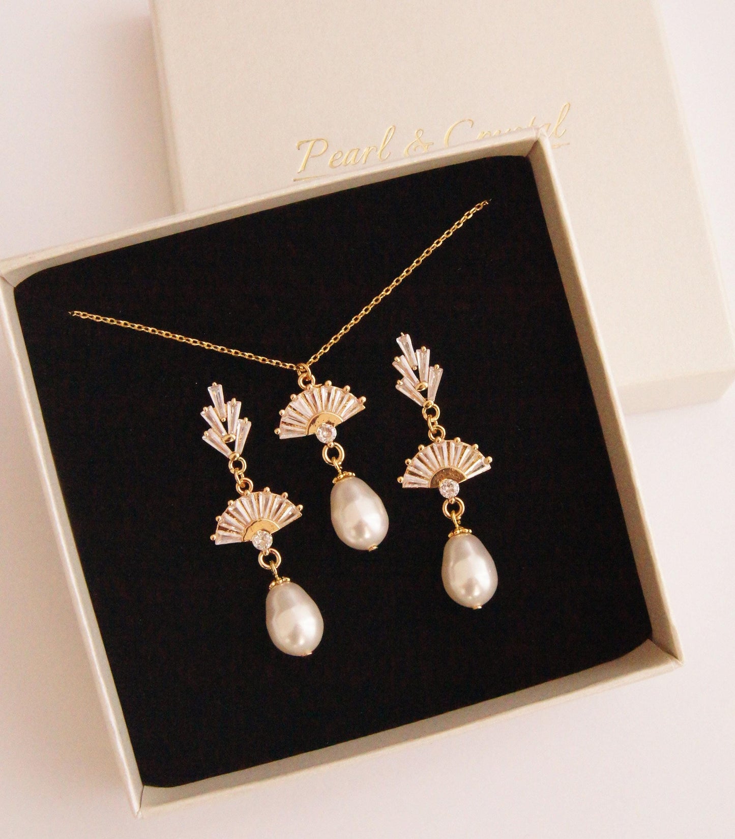 Lange Ohrringe mit Swarovski-Perlen & Zirkonia