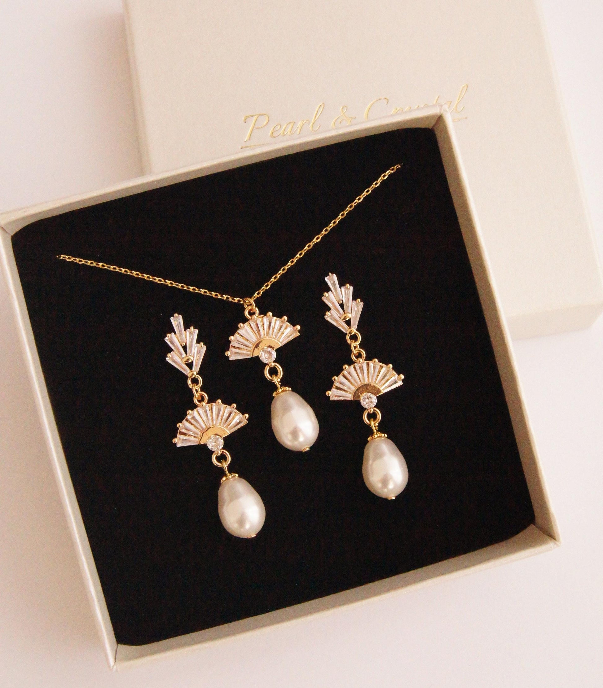 Lange Ohrringe mit Swarovski-Perlen & Zirkonia